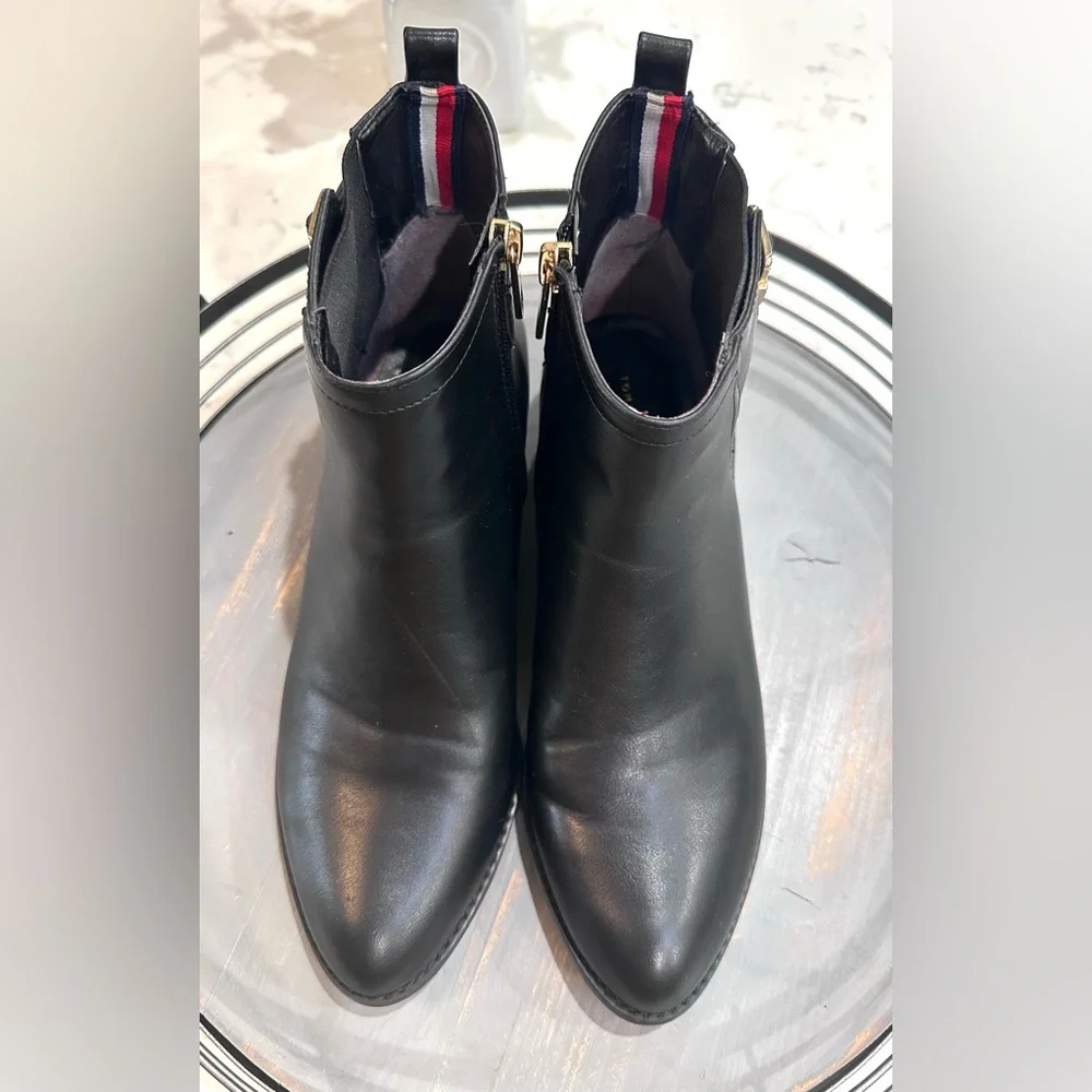 TOMMY HILFIGER
Women's Terez Block-Heel Zip Booties - Picture 2 of 4